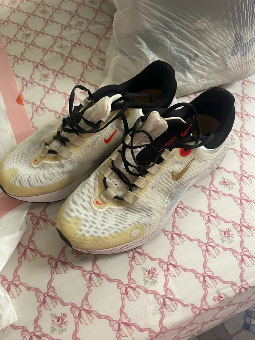 Nike White and Gold Running Sneakers with Red Accents